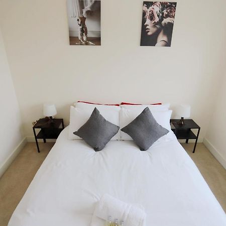 Easytravel Luxury Nec/Airport 3 Beds House Apartman Birmingham Kültér fotó